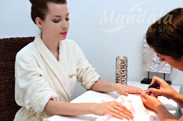 Manicure image 1