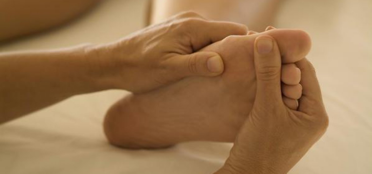 Refreshing feet massage 